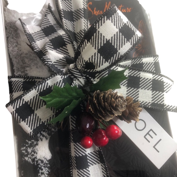White & Black Plaid Fuzzy Sock & Hair Scruchie Gift Set - Picture 6 of 9